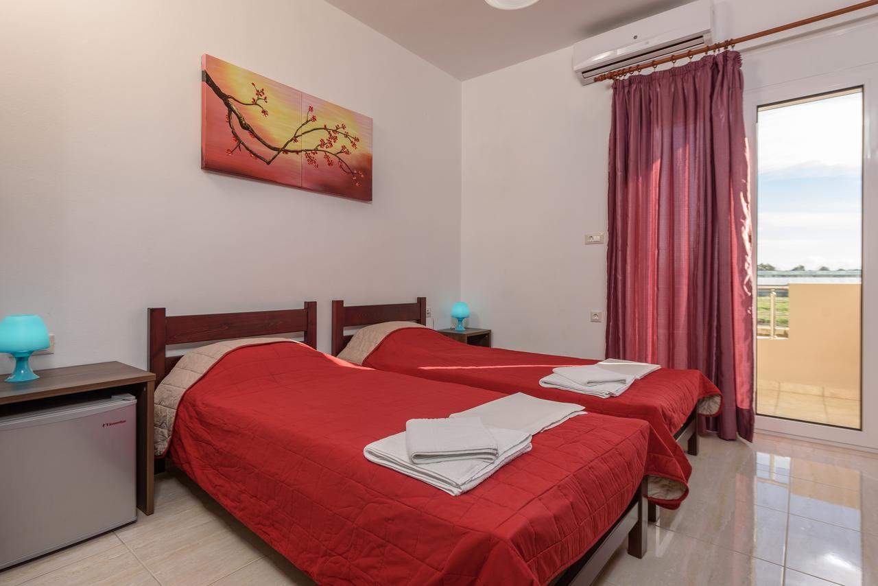 Elpidis Villa Kokkinos Pirgos Exterior foto